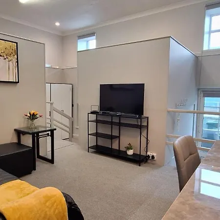 Townhouse, 5 Mill Road Town Centre Apartment